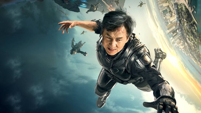 Jackie Chan in einer actionreichen Szene aus dem Film 'Bleeding Steel'. Science-Fiction-Action mit futuristischen Elementen.